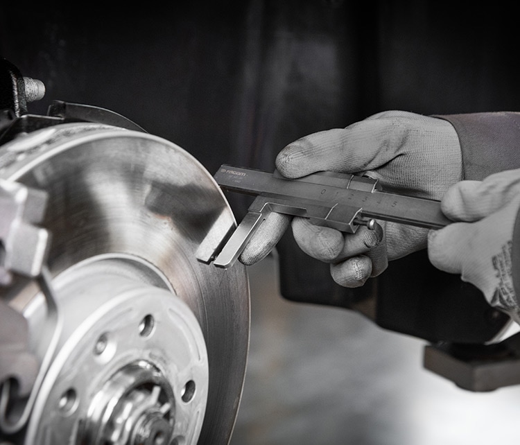 Car braking package Change of brake discs and pads Citroën service